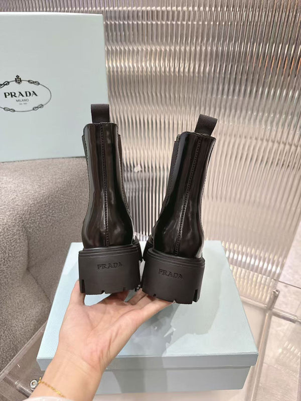 Platform Chelsea boots
