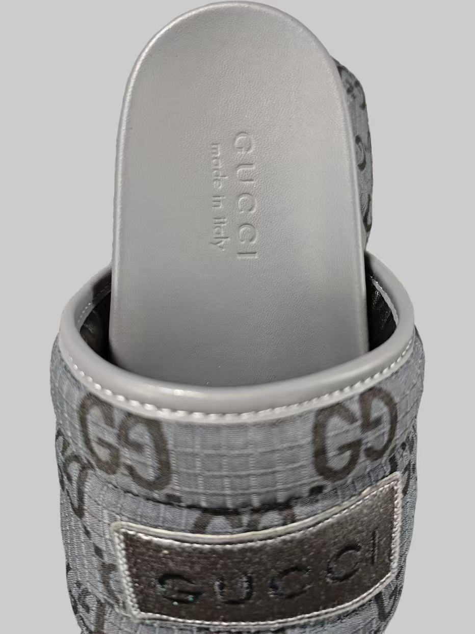 Double-strap flat slippers