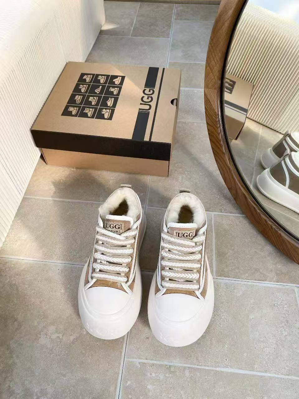 Thick-soled plush casual shoes