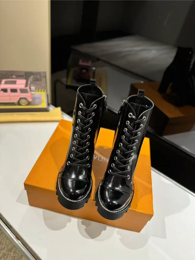 Glazed Calfskin Star Trail AnkleBoots