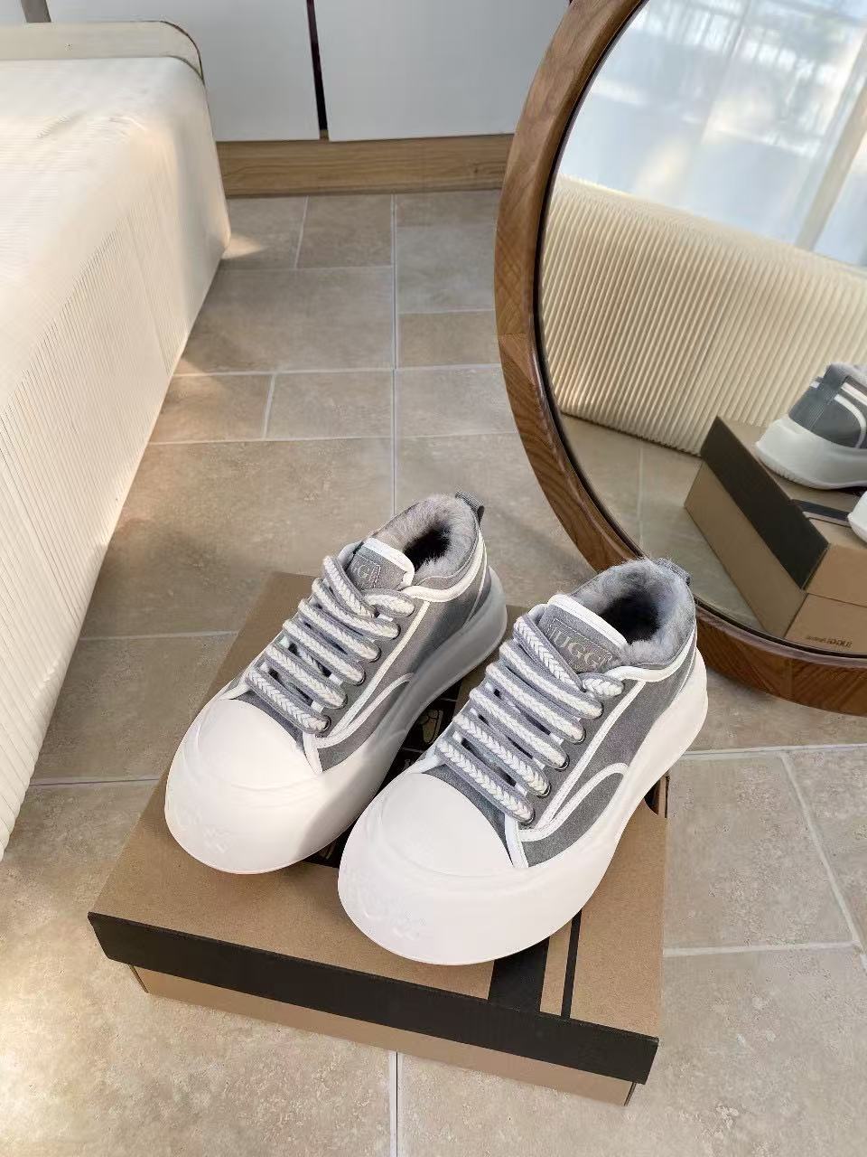 Thick-soled plush casual shoes