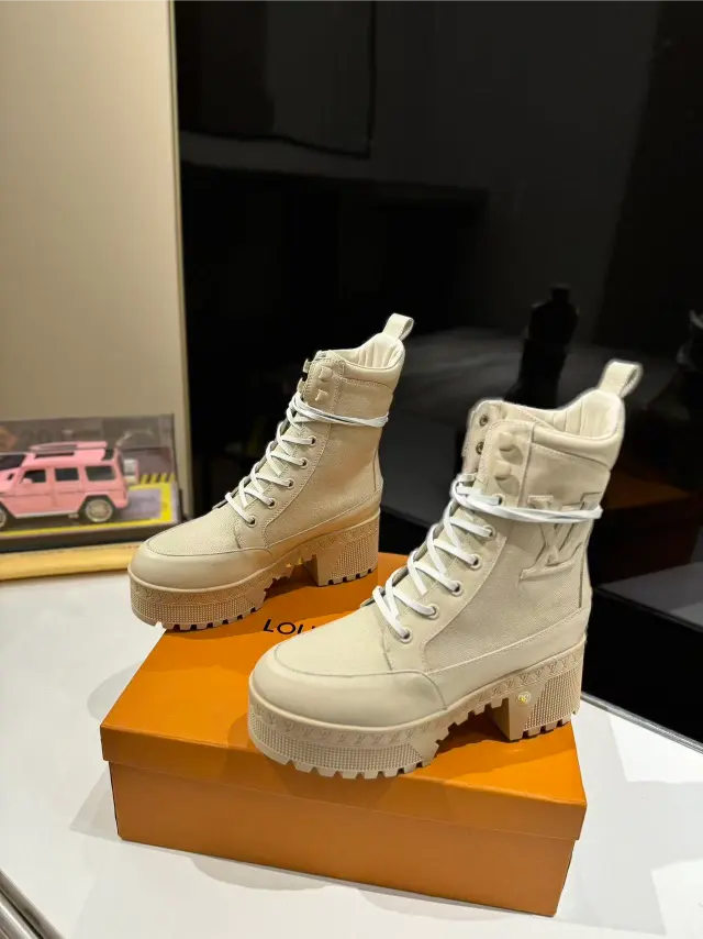 Laureate Platform Desert Boot