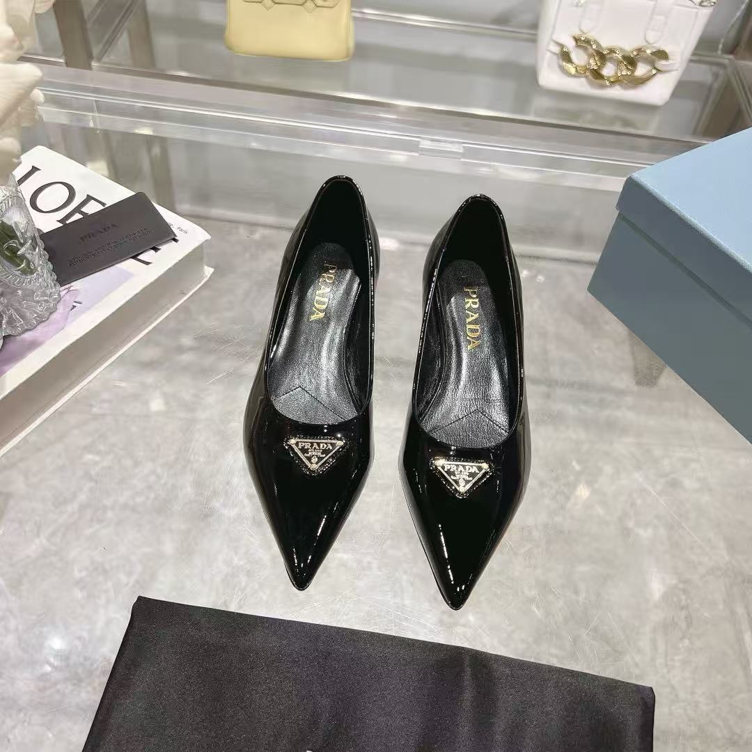 Patent leather pointed stiletto high heels