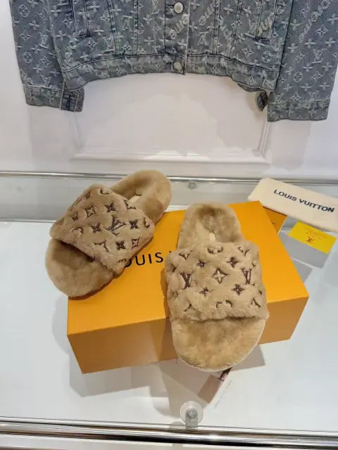 2025 new plush slippers