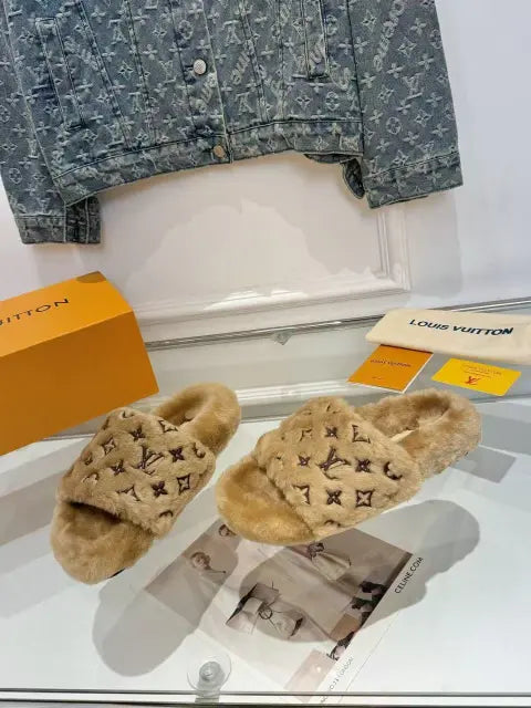2025 new plush slippers