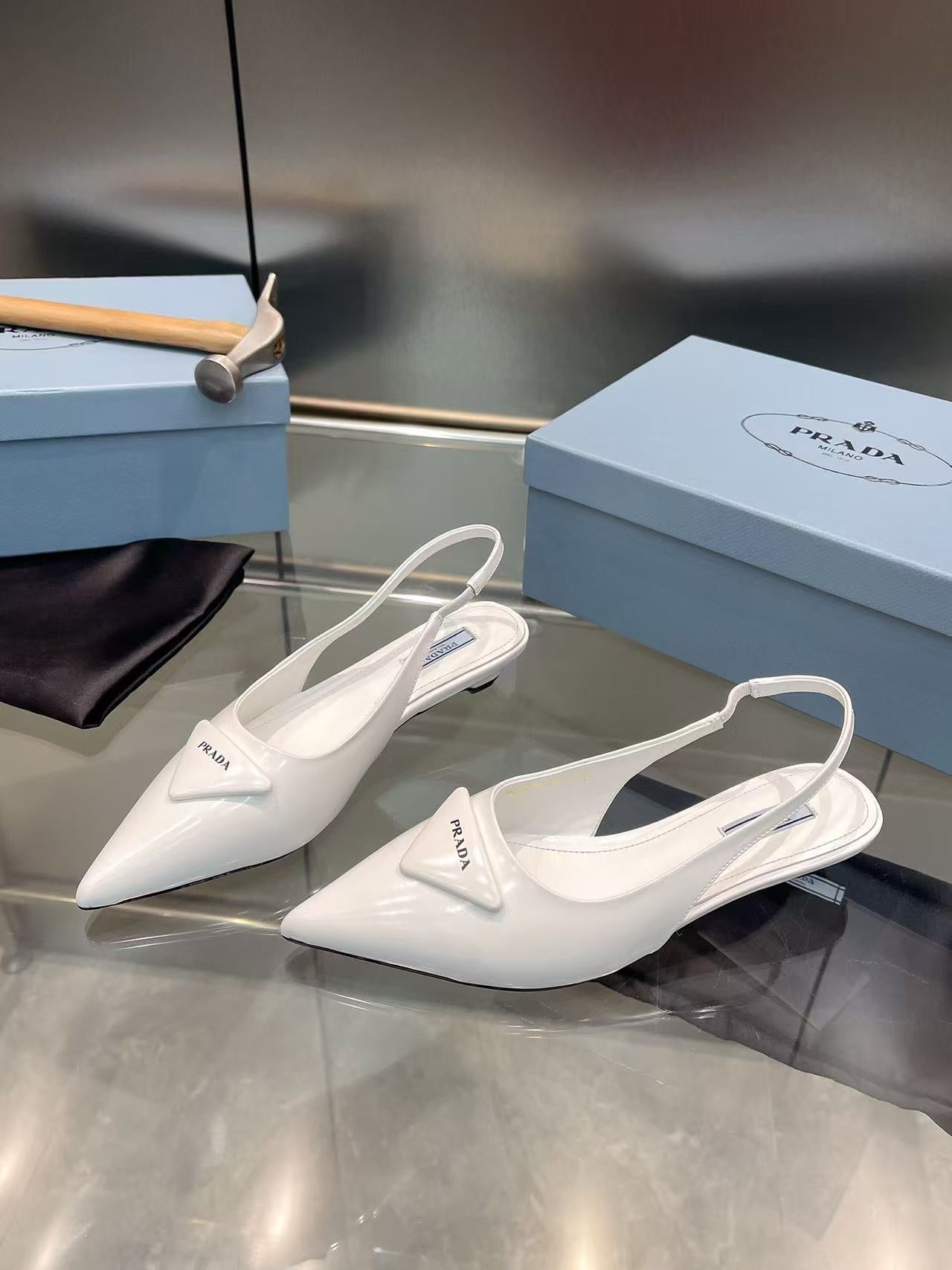 Pointed-toe kitten heel slingback flats