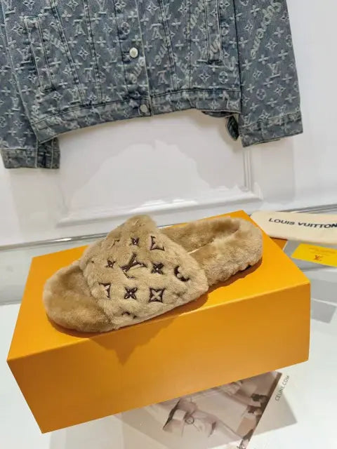 2025 new plush slippers