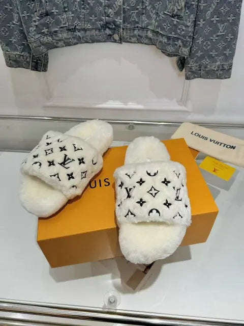 2025 new plush slippers