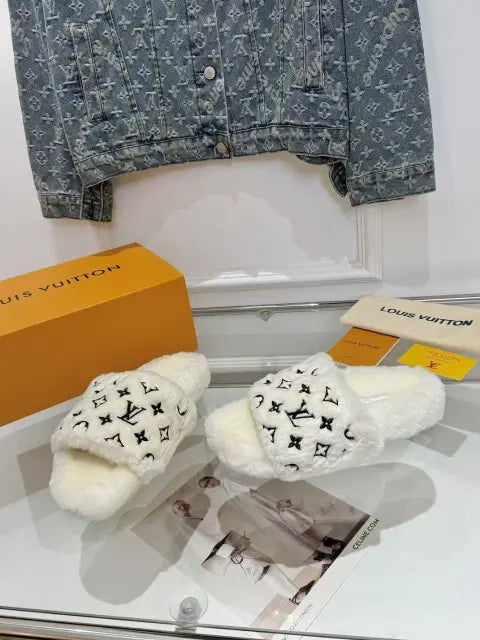 2025 new plush slippers