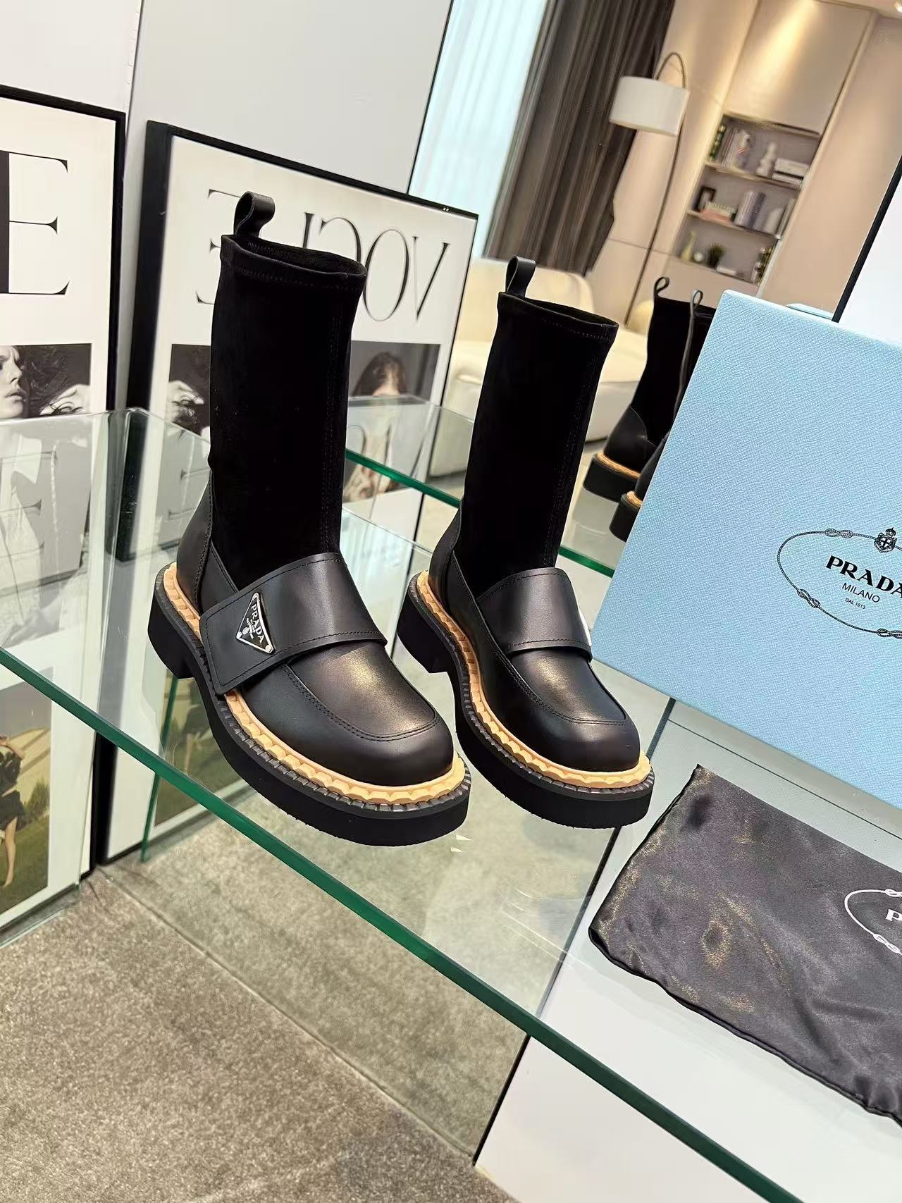 Thick-soled sock boots