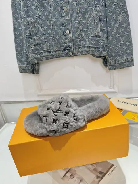 2025 new plush slippers