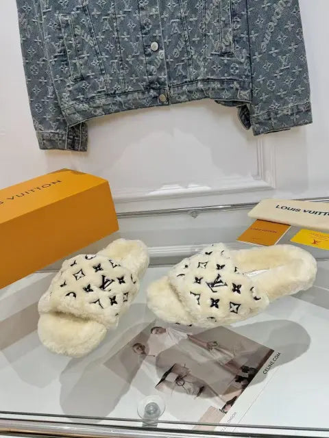 2025 new plush slippers