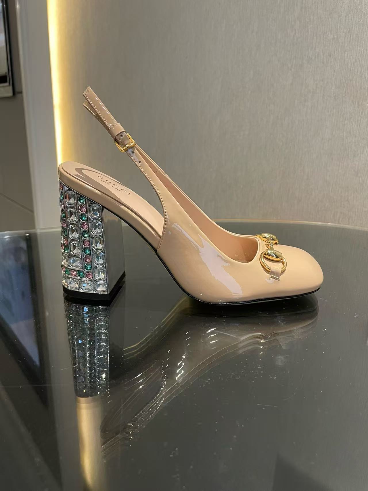 Horsebit pumpwith crystals