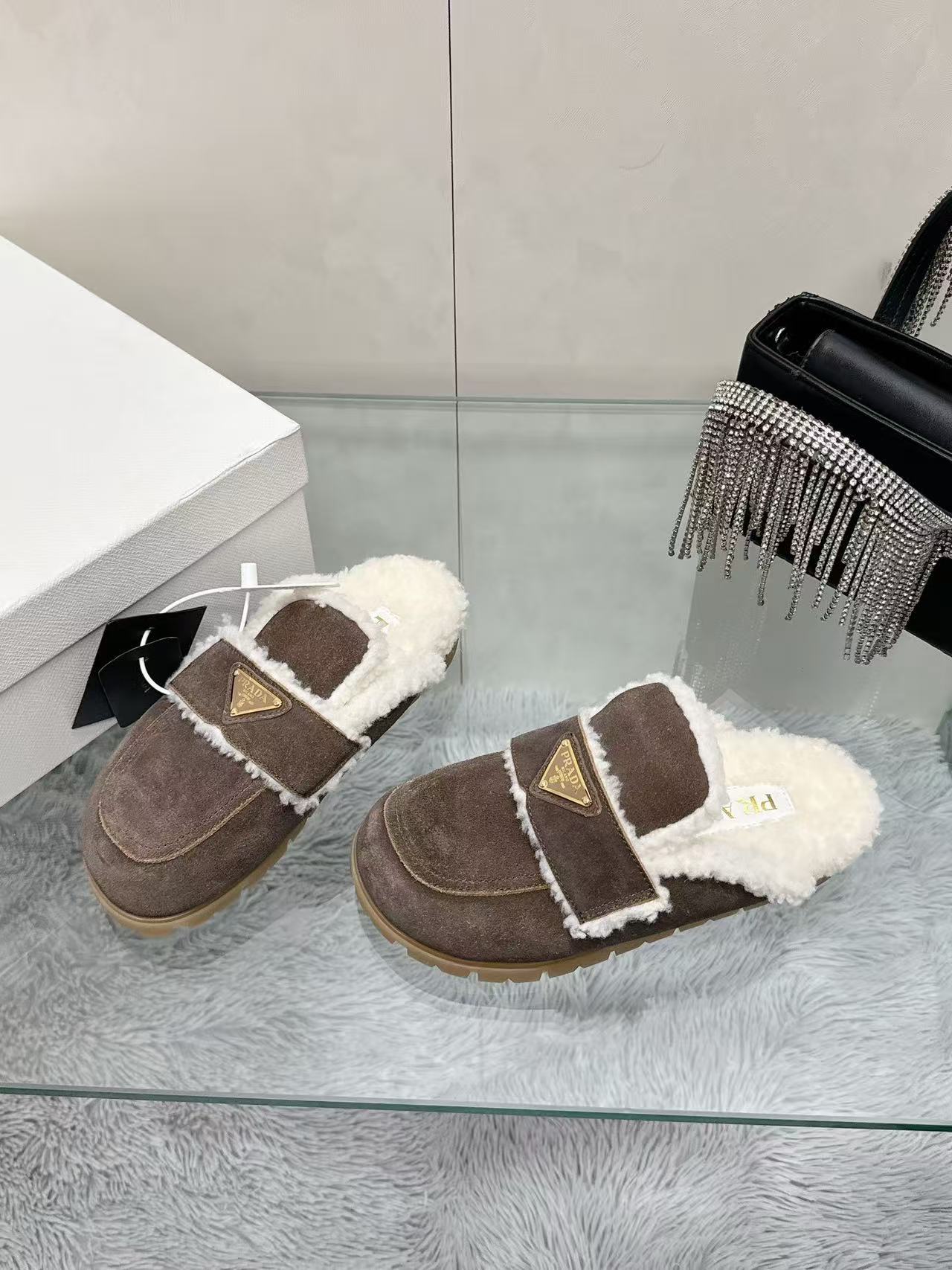 Triangle buckle bread toe half slippers