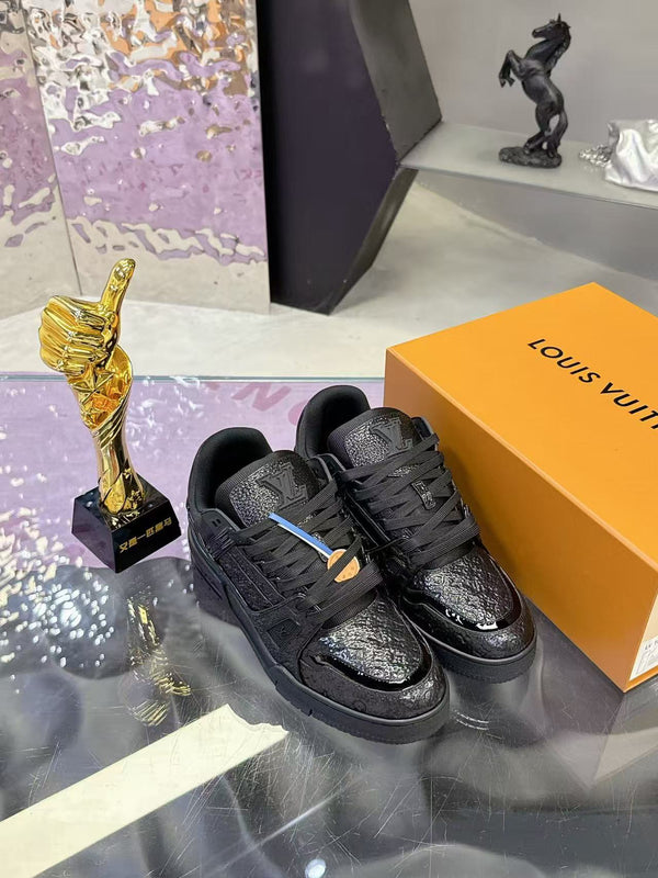 Old flower embossed casual sneakers