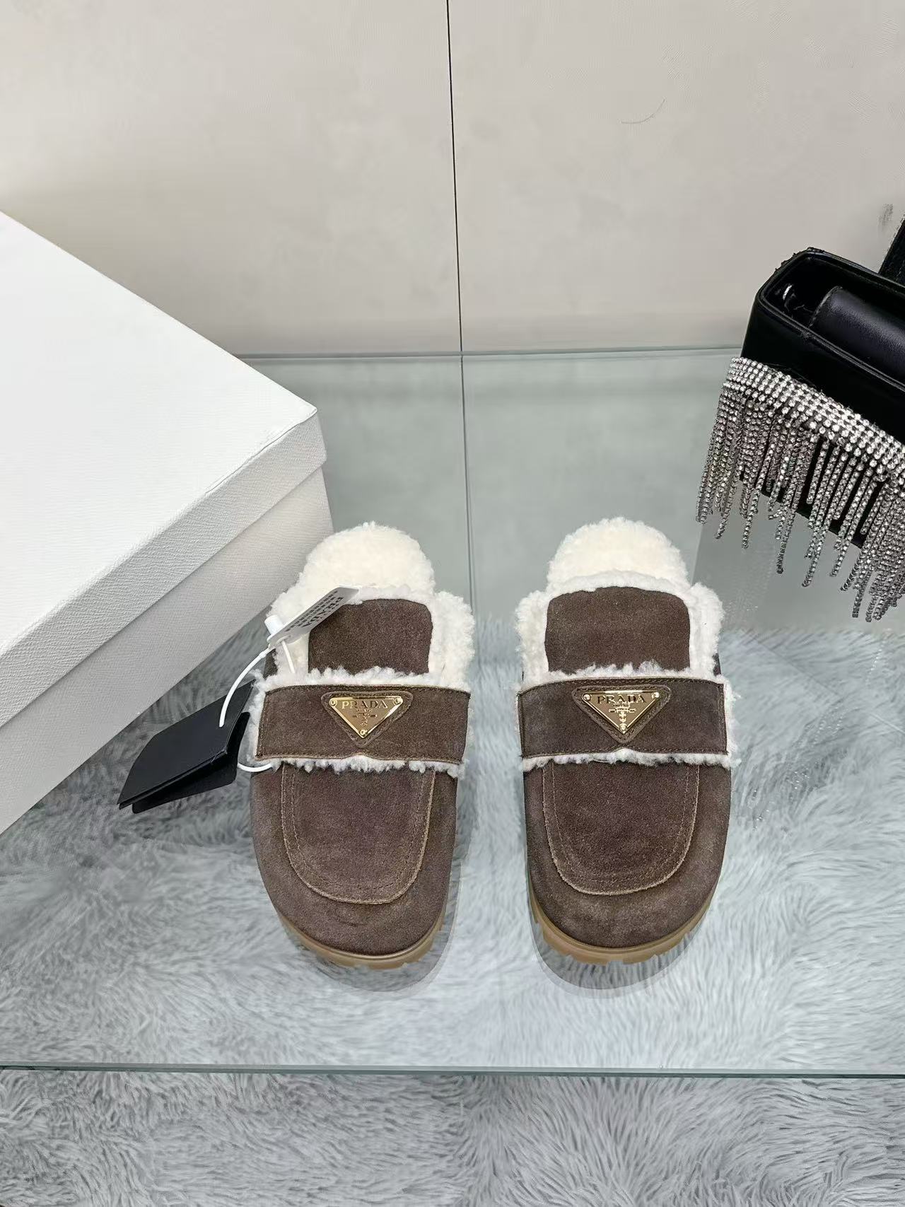 Triangle buckle bread toe half slippers