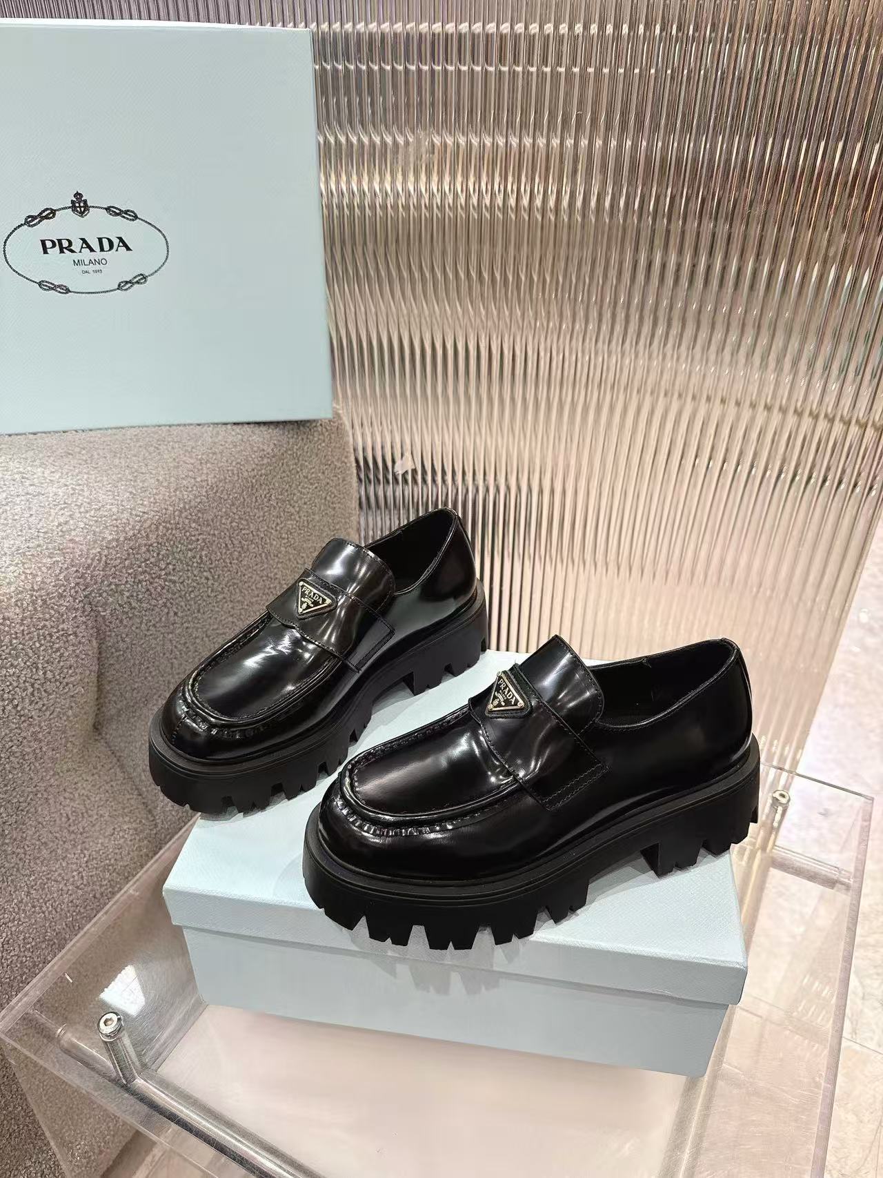 Black Monolith patent leatherloafers